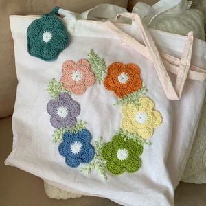 Canvas bag white color with flowers multicolors handmade in crochet